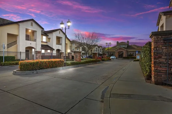 $325,000 | 1360 Shady Lane, Unit 923, Turlock, CA 95382