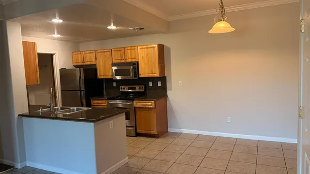 $325,000 | 1360 Shady Lane, Unit 923, Turlock, CA 95382