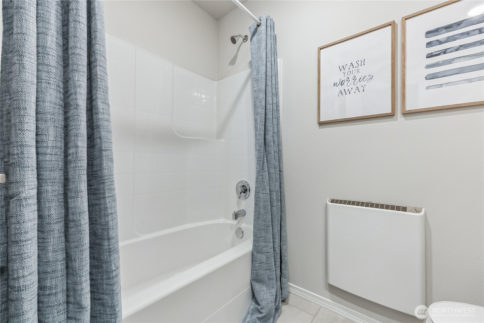 34140 Emerald Ridge Avenue Southeast Black Diamond, WA 98010 - Photo 18 of 24 a bathroom with bathtub and shower