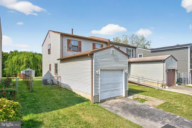 a view of a back yard of the house