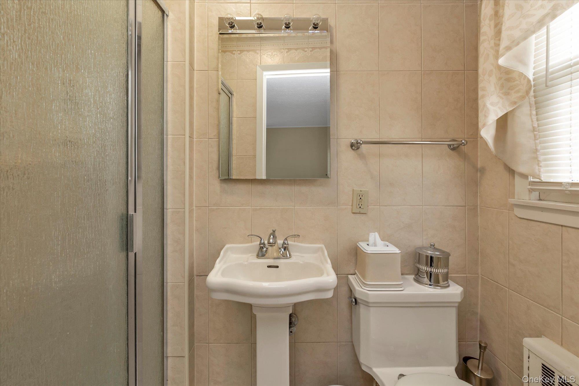 2263 Cameron Avenue Merrick, NY 11566 - Photo 11 of 21