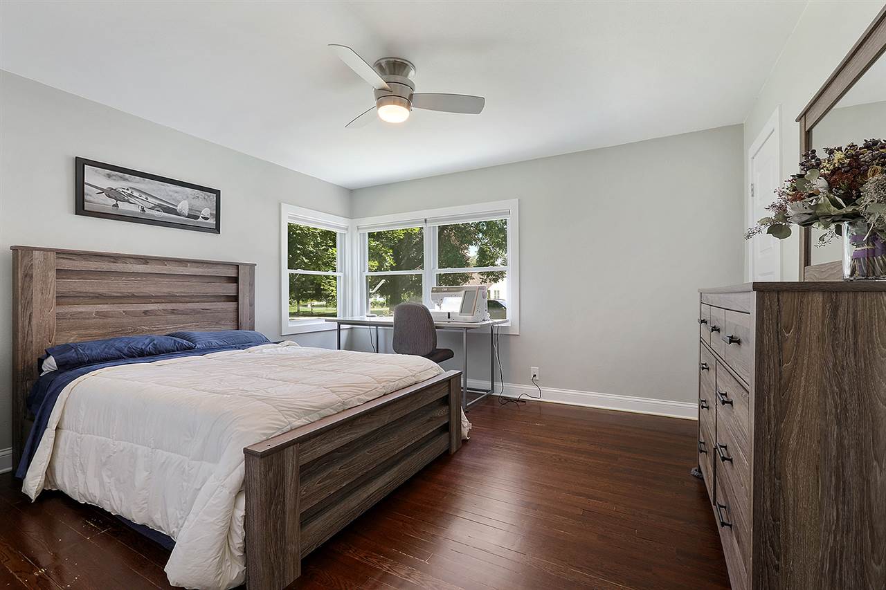 7125 North Longacre Road Fox Point, WI 53217 - Photo 11 of 19