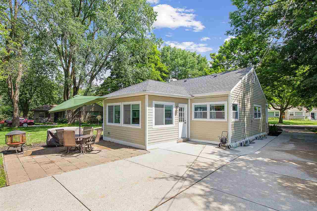 7125 North Longacre Road Fox Point, WI 53217 - Photo 15 of 19