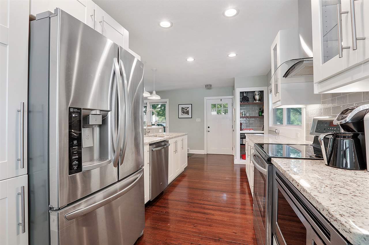 7125 North Longacre Road Fox Point, WI 53217 - Photo 7 of 19