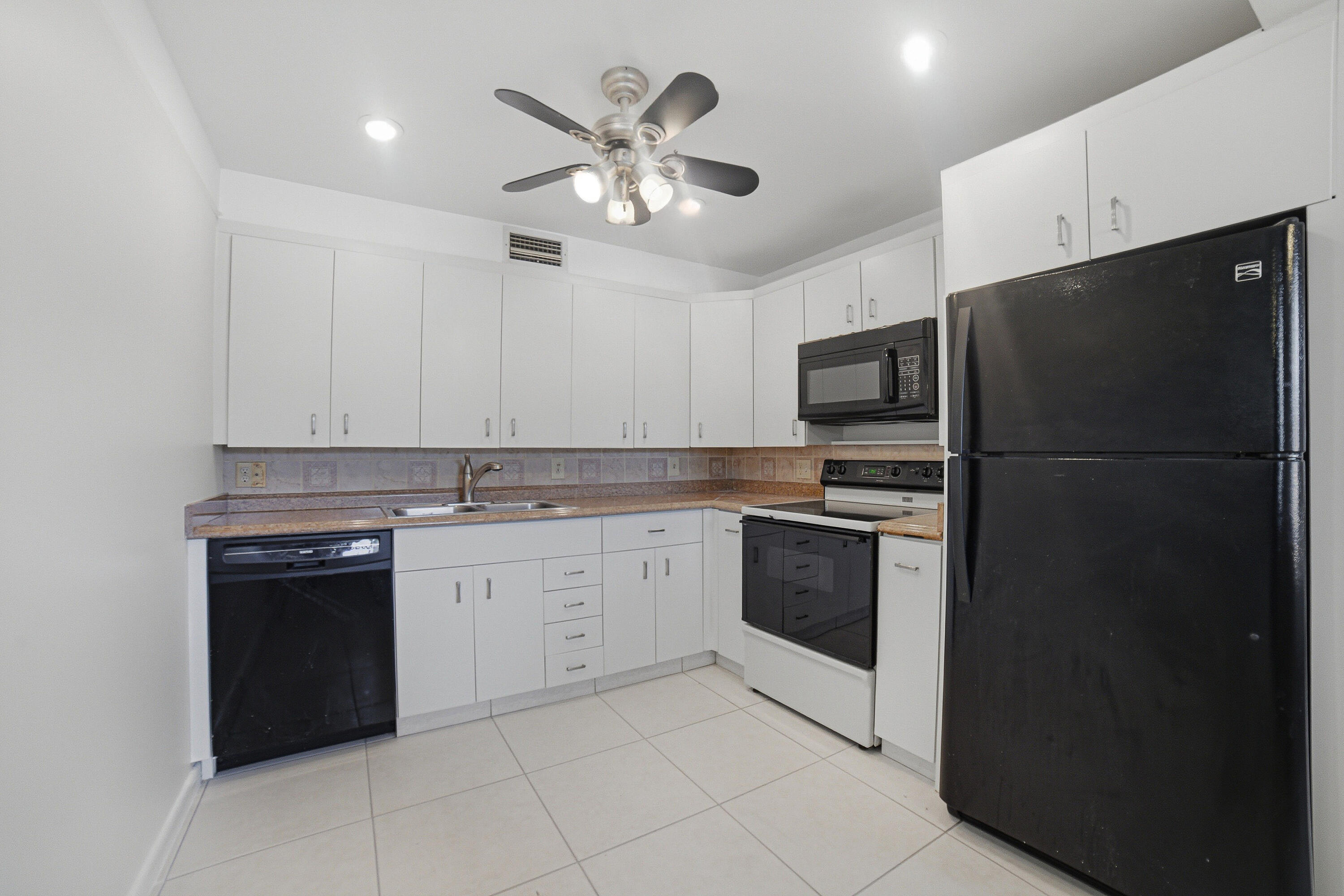 1025 Newcastle B, Unit 1025 Boca Raton, FL 33434 - Photo 12 of 31 Kitchen