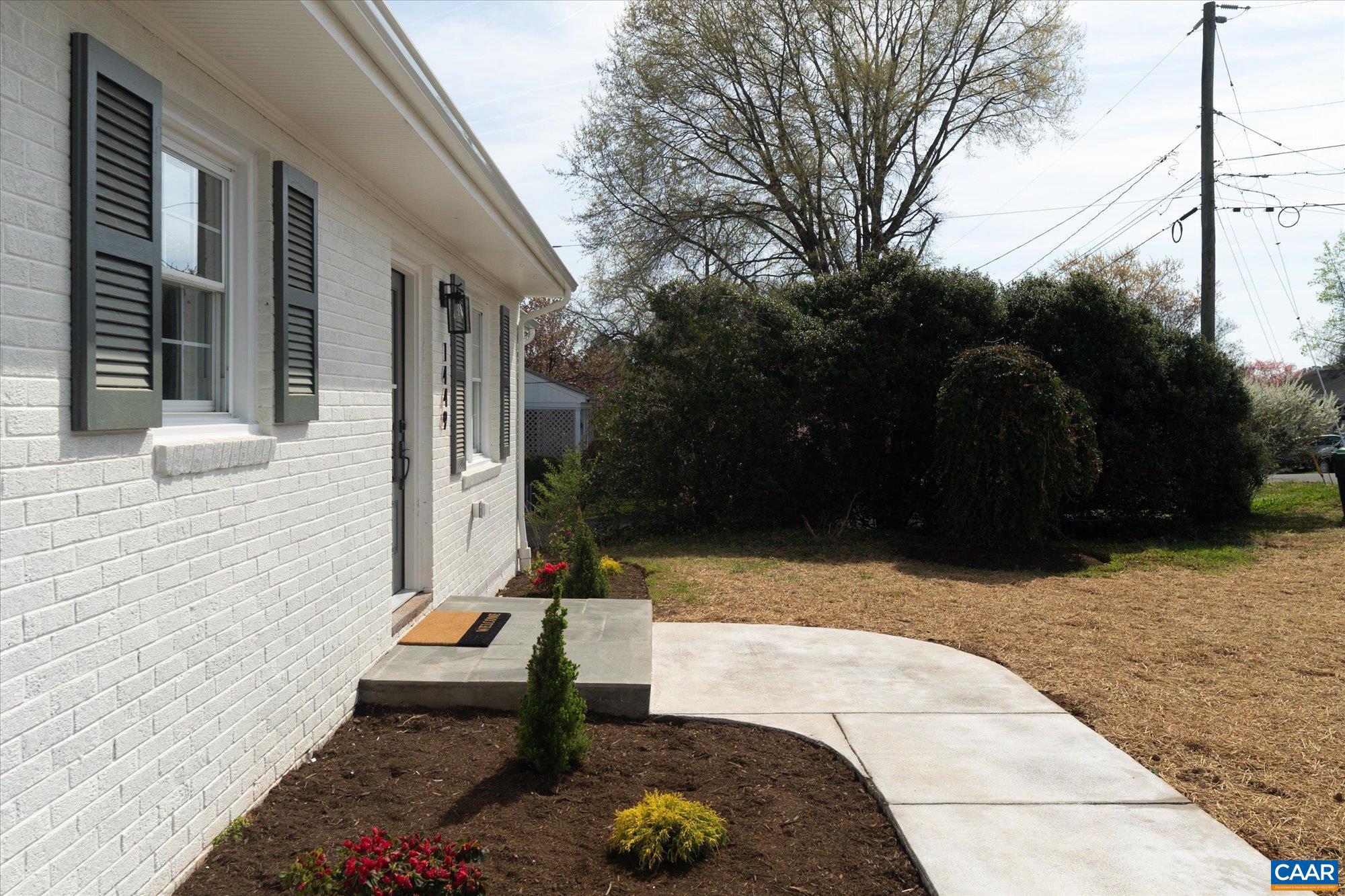 1449 Rutledge Avenue Charlottesville, VA 22903 - Photo 5 of 46