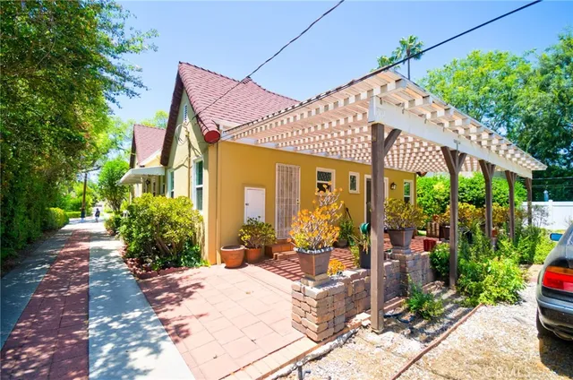 $1,888,000 | 900 South Los Robles Avenue, Pasadena, CA 91106