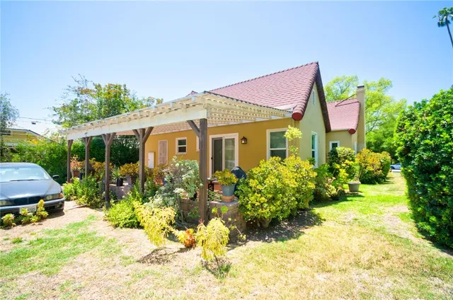 $1,888,000 | 900 South Los Robles Avenue, Pasadena, CA 91106