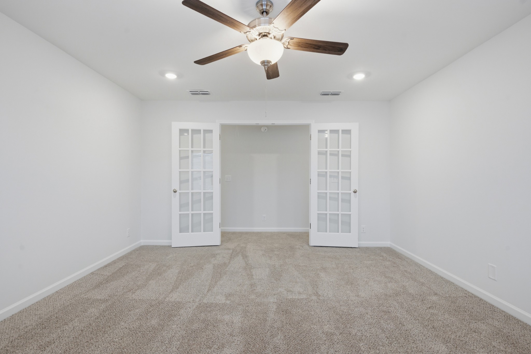 4018 Colleton Lane Rockvale, TN 37153 - Photo 14 of 34 an empty room with a ceiling fan and a window