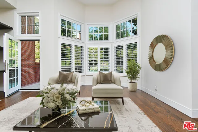 a view of an entrance of the house