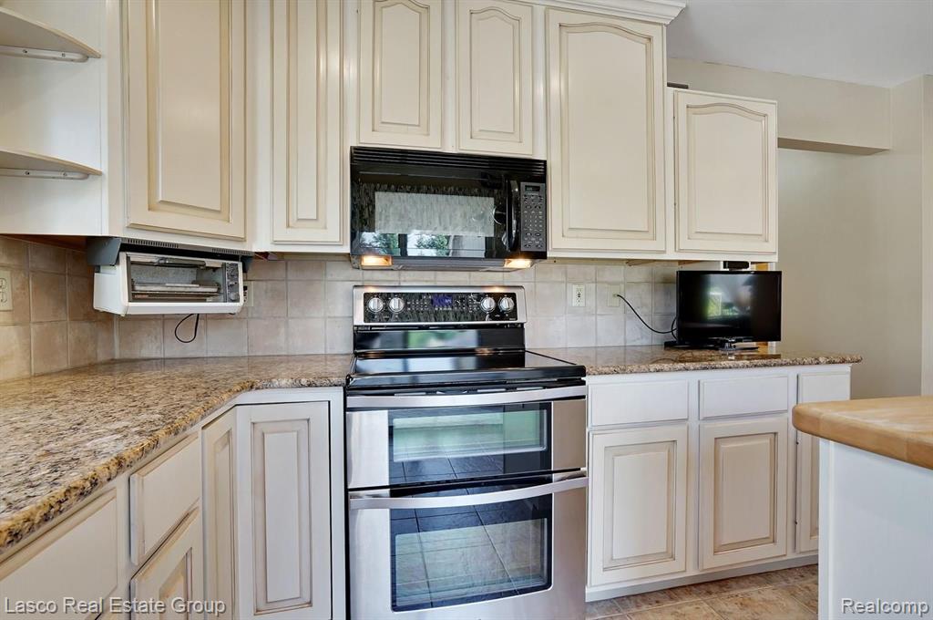 8467 Bergin Road Howell, MI 48843 - Photo 6 of 31