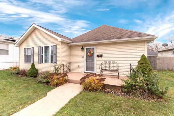 $290,000 | 511 Armstrong Street, Morris, IL 60450