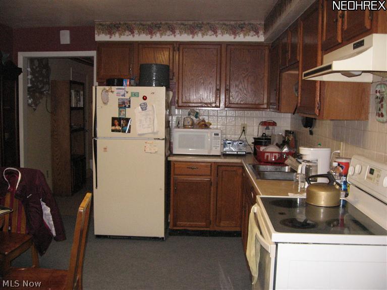 3899 Dunton Road Lorain, OH 44055 - Photo 8 of 10 kITCHEN