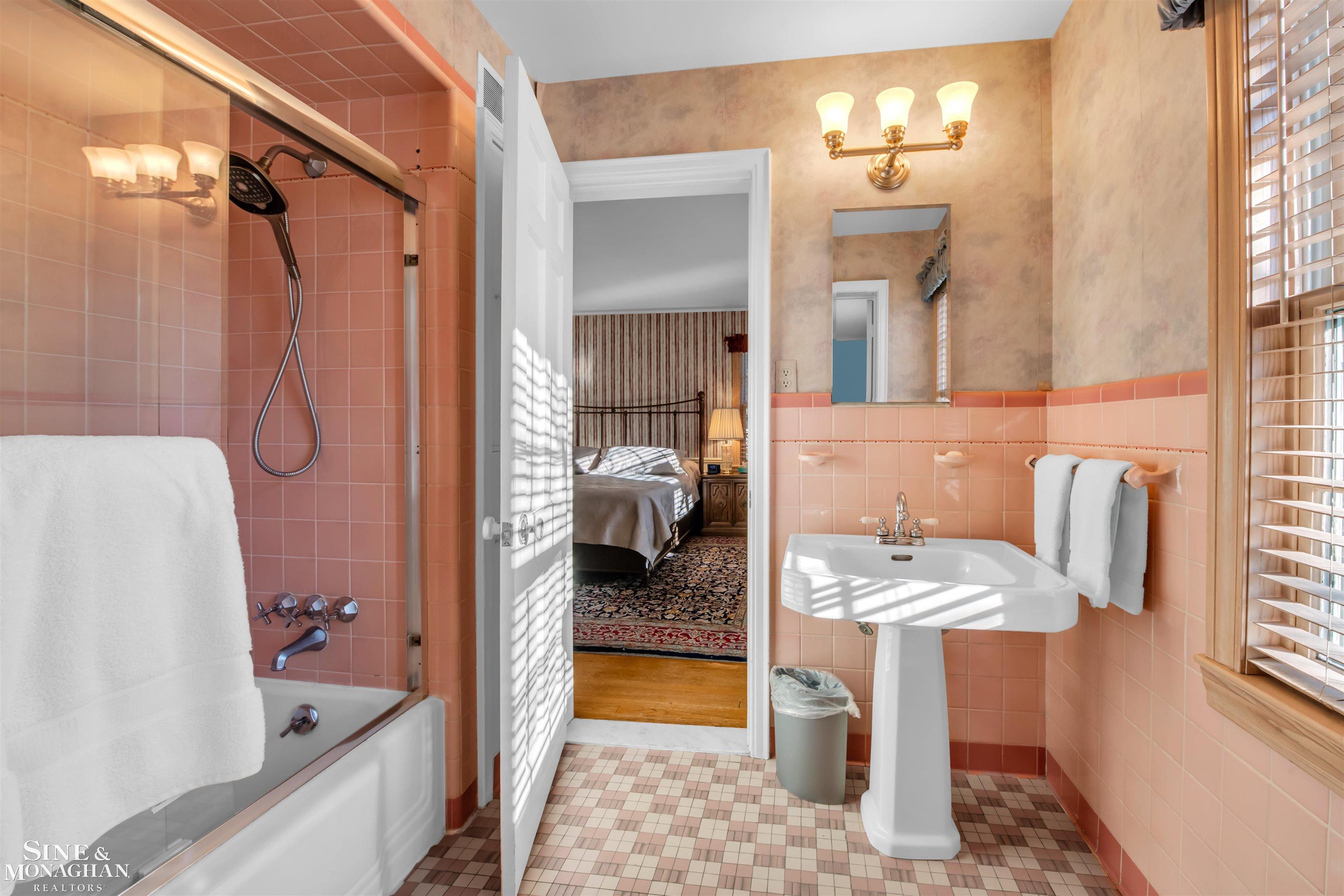 36 Beacon Hill Road Grosse Pointe, MI 48236 - Photo 21 of 49 50102311-20.JPG