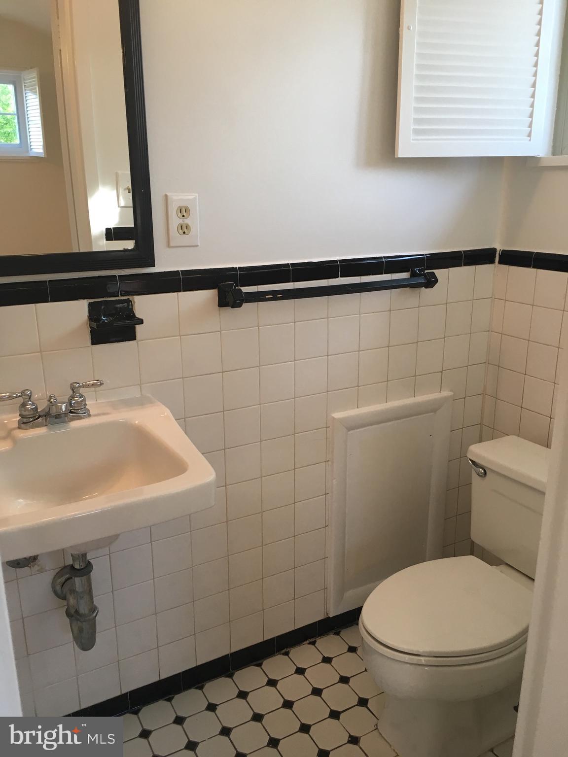 5358 Pooks Hill Road Bethesda, MD 20814 - Photo 12 of 27 Master Bathroom