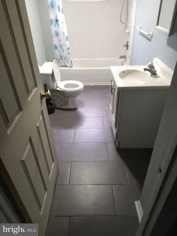 a bathroom with a toilet and a bathtub