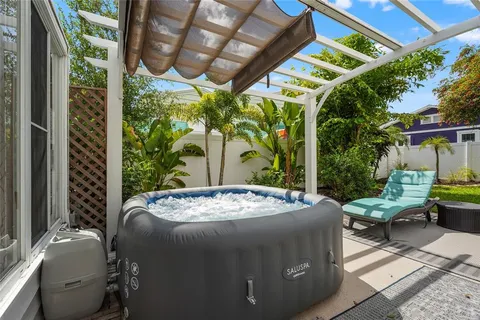 $425,000 | 2705 2nd Avenue West, Bradenton, FL 34205