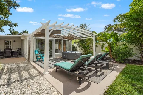 $425,000 | 2705 2nd Avenue West, Bradenton, FL 34205