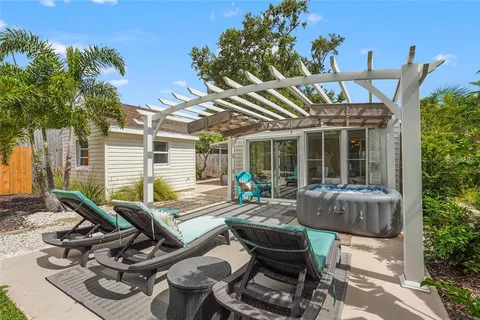 $425,000 | 2705 2nd Avenue West, Bradenton, FL 34205