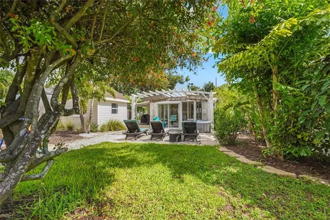 $425,000 | 2705 2nd Avenue West, Bradenton, FL 34205