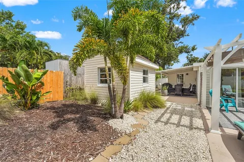 $425,000 | 2705 2nd Avenue West, Bradenton, FL 34205