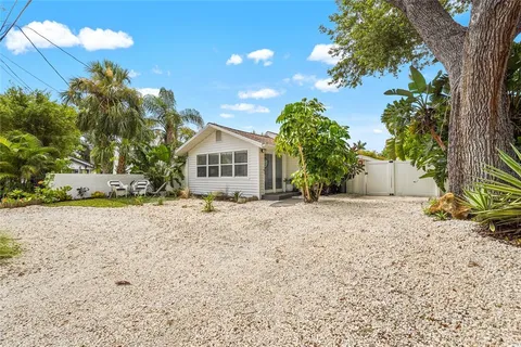 a view of washer and dryer in a room