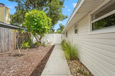 $425,000 | 2705 2nd Avenue West, Bradenton, FL 34205