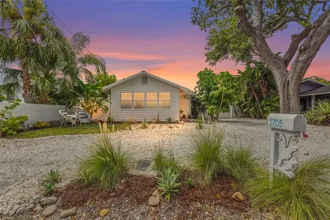$425,000 | 2705 2nd Avenue West, Bradenton, FL 34205