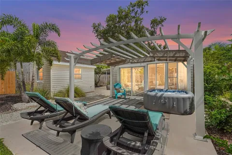 $425,000 | 2705 2nd Avenue West, Bradenton, FL 34205