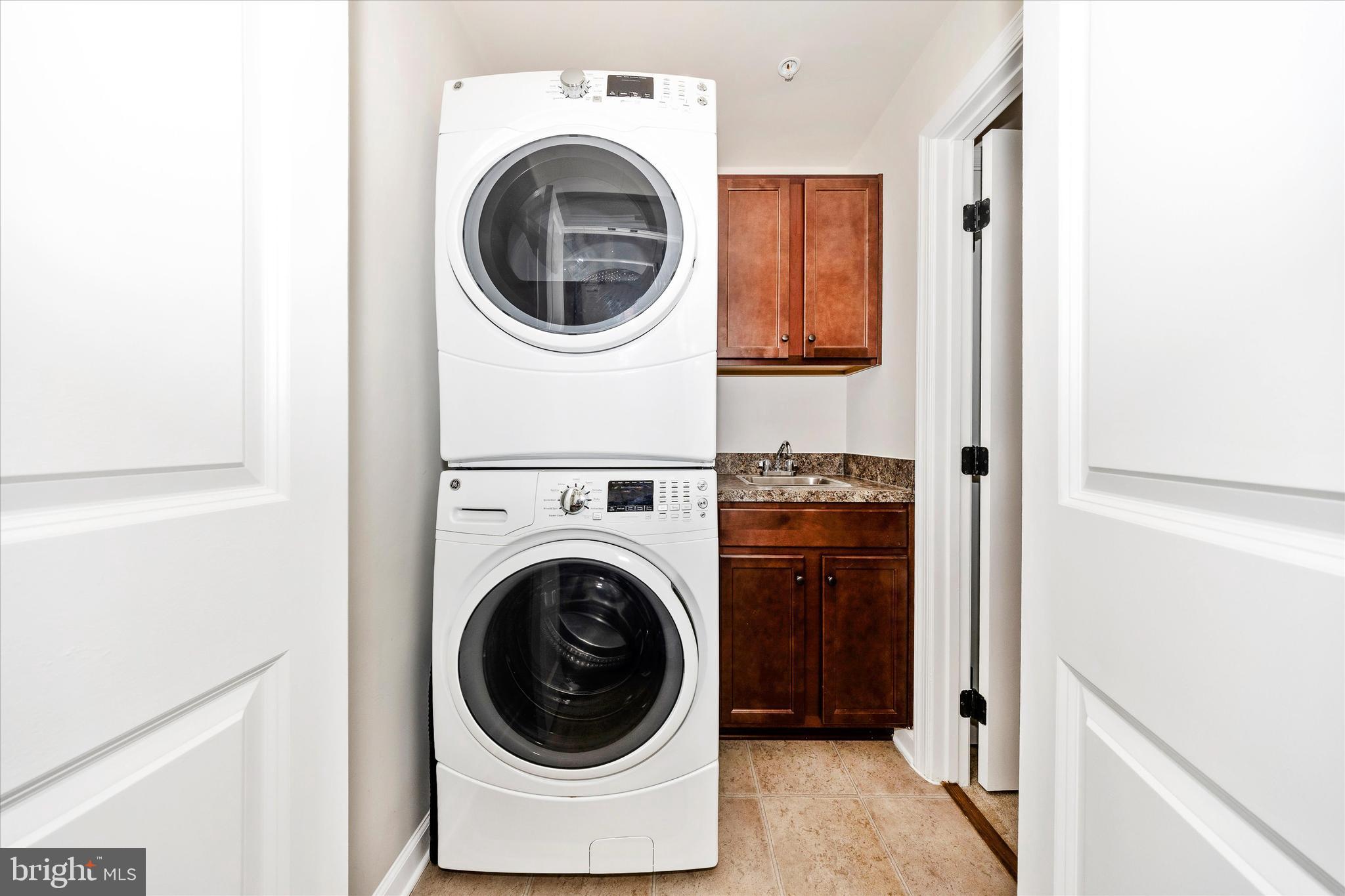 6032 Forum Square Frederick, MD 21703 - Photo 19 of 40 FULL size washer and dryer with utility sink