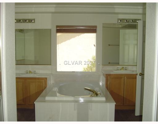 81 Rancho Maria Street Las Vegas, NV 89148 - Photo 5 of 8 Master Bath/Spa.