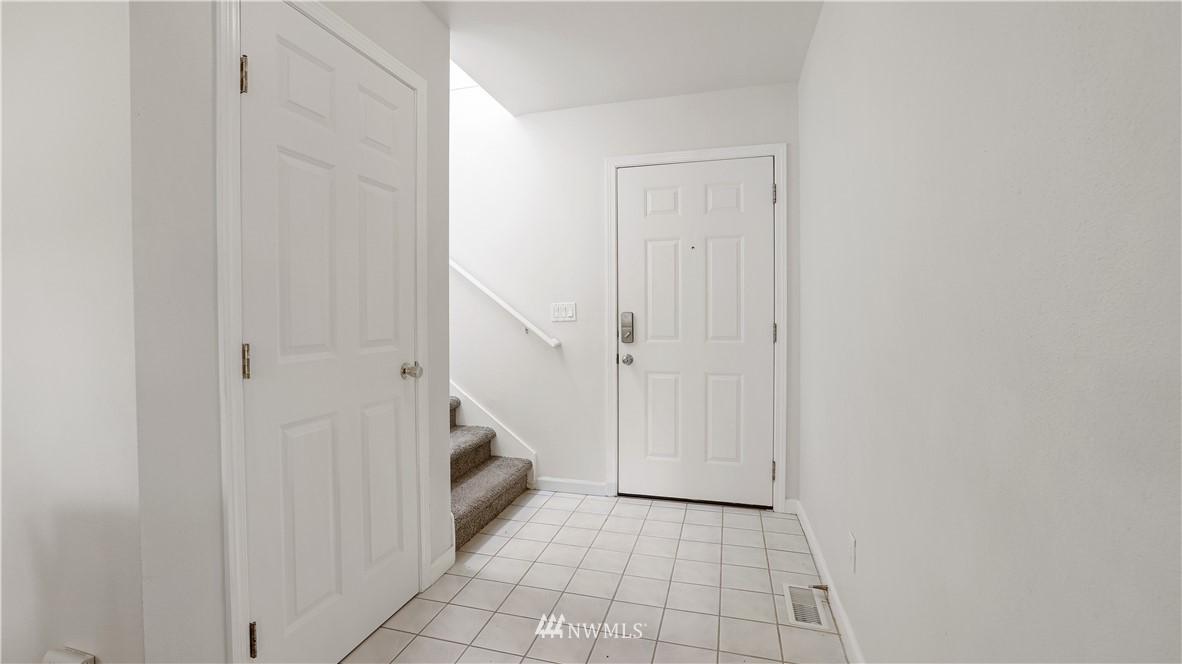 14426 Beverly Park Road Edmonds, WA 98026 - Photo 5 of 24 Gallery Image 5