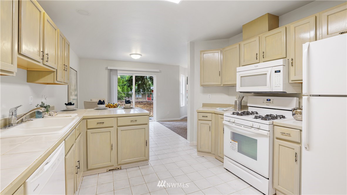 14426 Beverly Park Road Edmonds, WA 98026 - Photo 7 of 24 Gallery Image 7