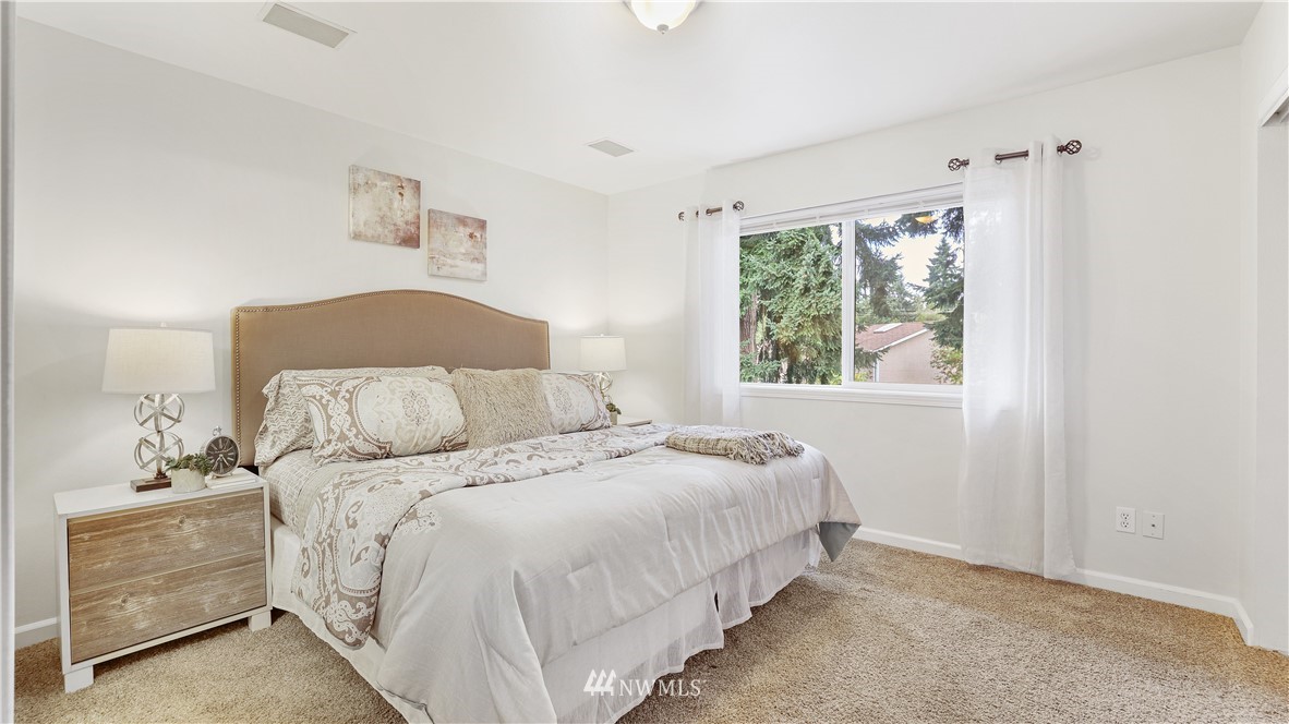 14426 Beverly Park Road Edmonds, WA 98026 - Photo 9 of 24 Gallery Image 9