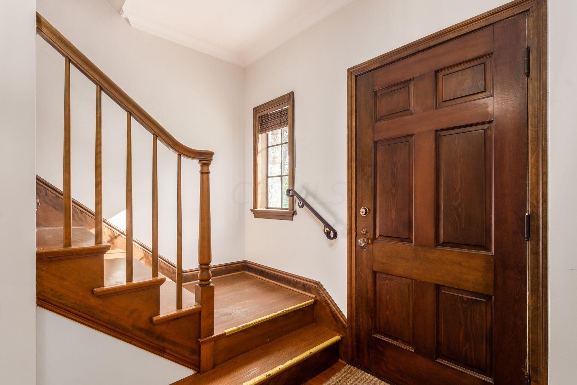 2577 Coventry Road Columbus, OH 43221 - Photo 4 of 46 Foyer