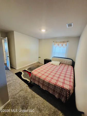 $2,400 | 2005 Pettits Lane, Long Beach, MS 39560