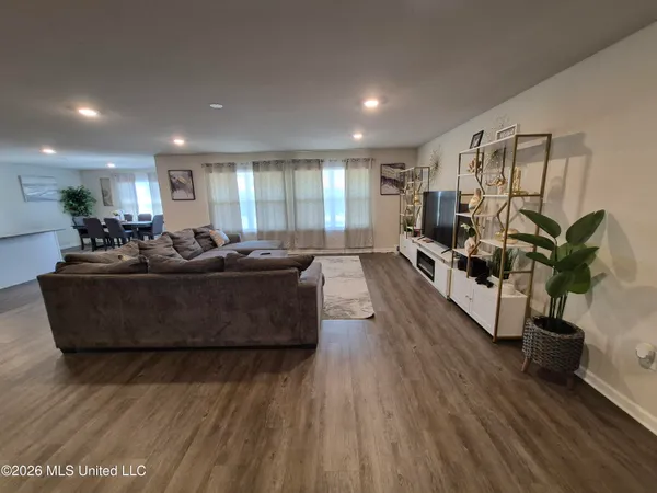 $2,400 | 2005 Pettits Lane, Long Beach, MS 39560