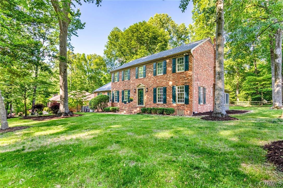 a view of a house with a backyard