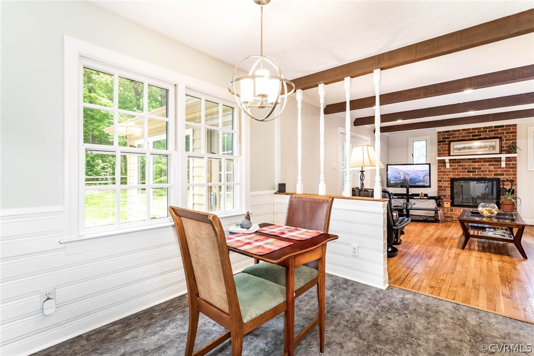 6 Staples Road Williamsburg, VA 23185 - Photo 11 of 37 a living room with patio furniture and a chandelier