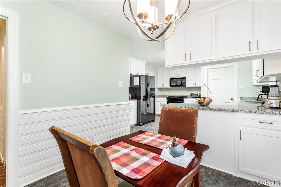 6 Staples Road Williamsburg, VA 23185 - Photo 10 of 37 a dinning room with furniture