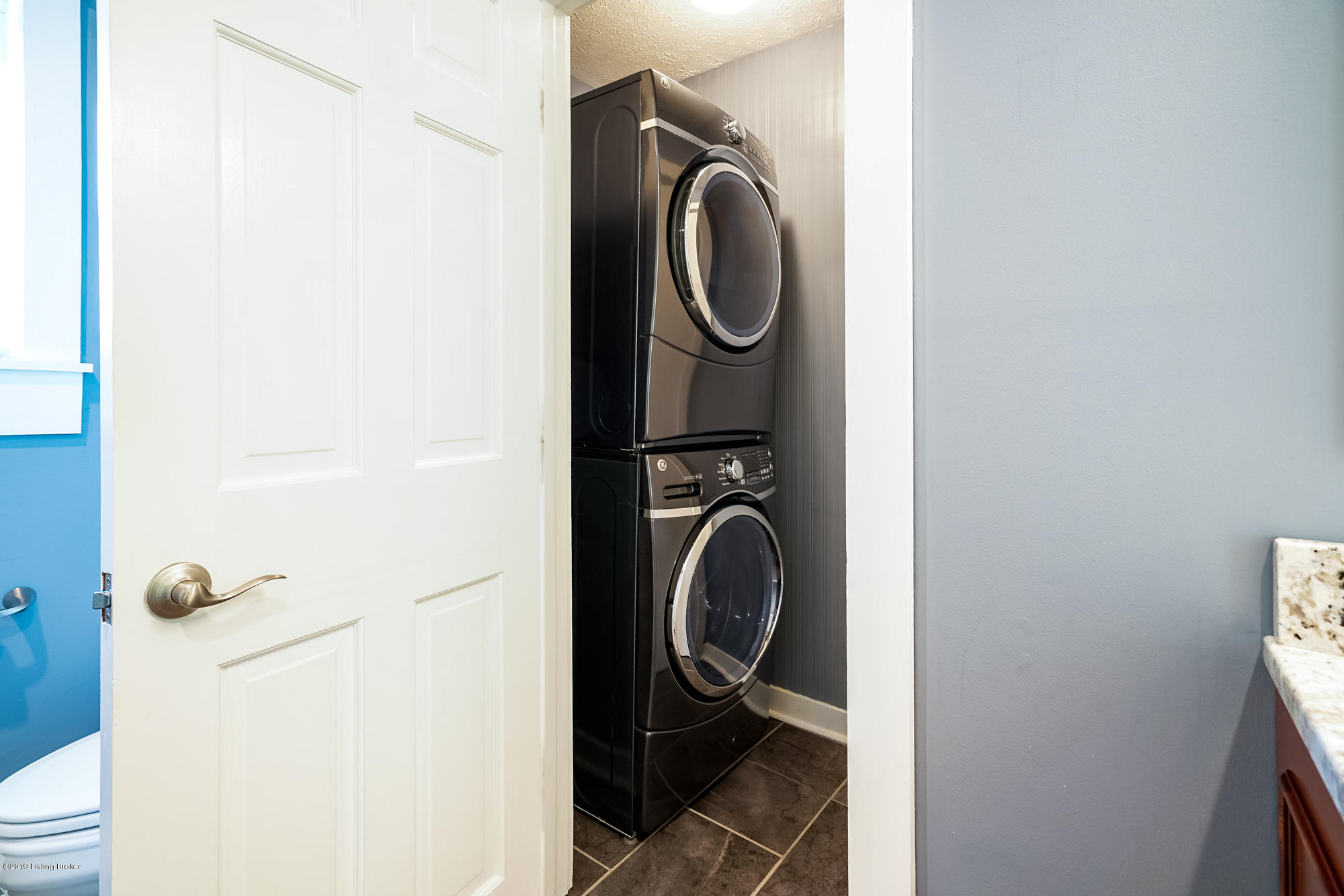 2309 Veechdale Road Simpsonville, KY 40067 - Photo 21 of 51 Laundry off Bath