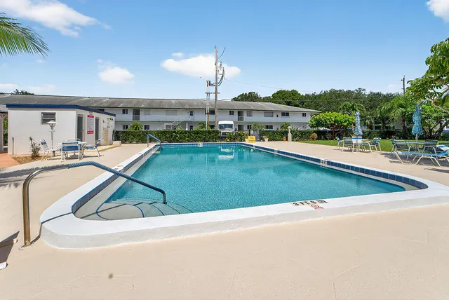 a view of a tennis court