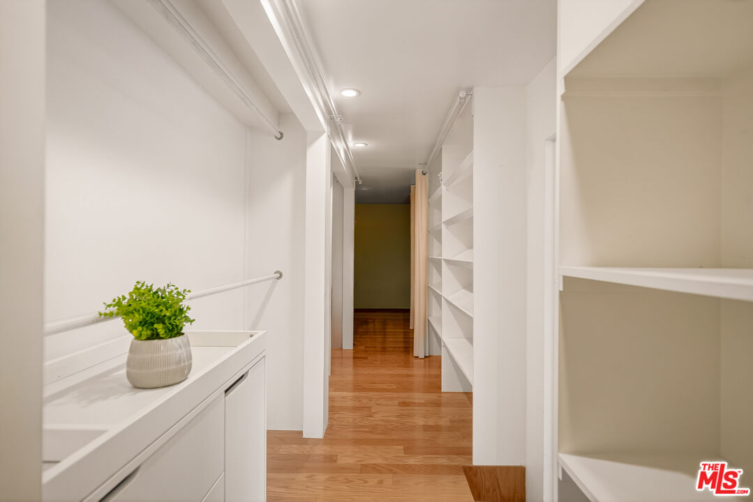 2388 Kimridge Road Beverly Hills, CA 90210 - Photo 27 of 54 a view of a hallway