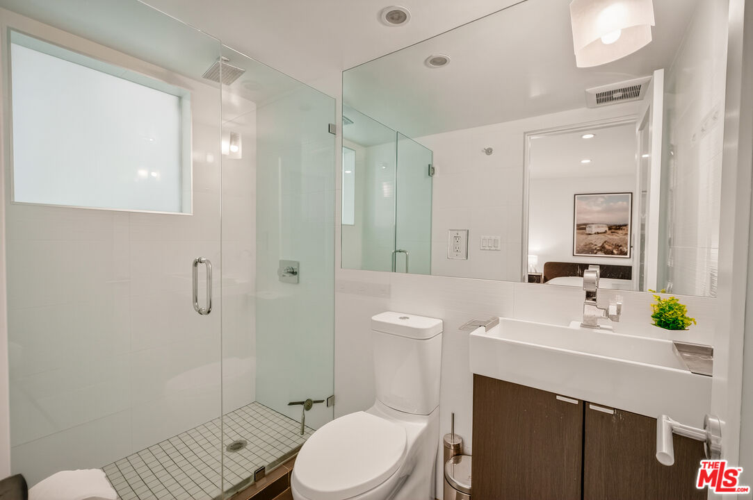 2388 Kimridge Road Beverly Hills, CA 90210 - Photo 34 of 54 a bathroom with a sink a toilet a mirror and shower