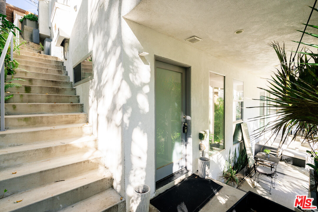 2388 Kimridge Road Beverly Hills, CA 90210 - Photo 38 of 54 a view of balcony and patio