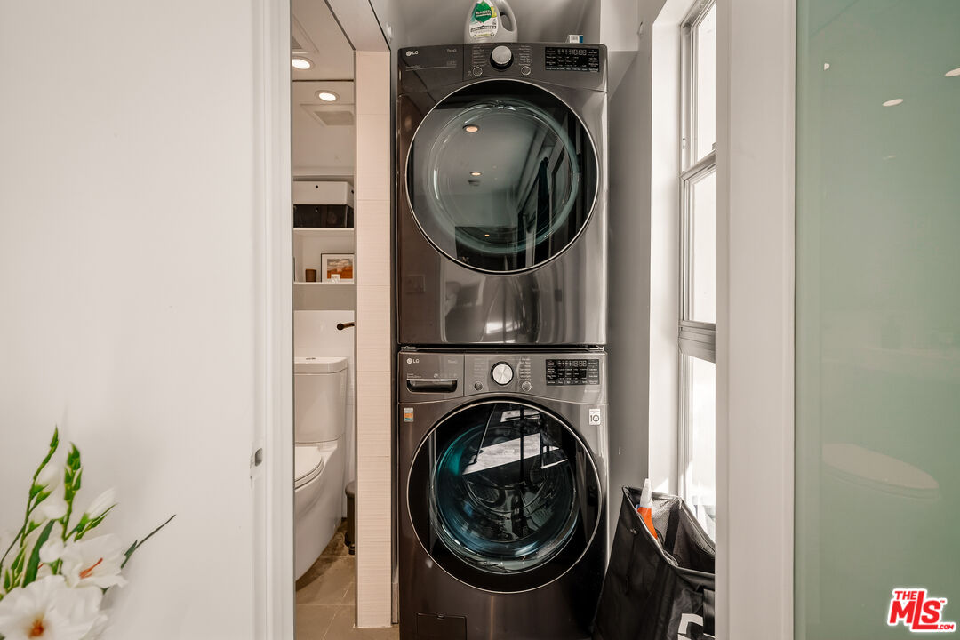 2388 Kimridge Road Beverly Hills, CA 90210 - Photo 43 of 54 a utility room with dryer and washer