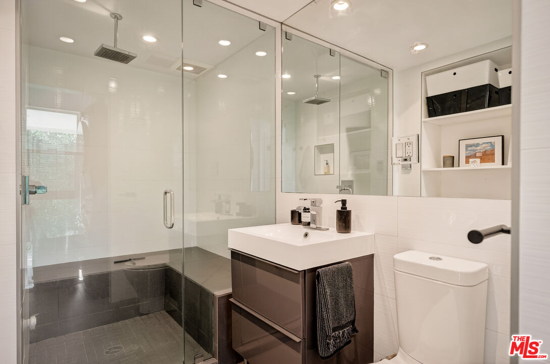 2388 Kimridge Road Beverly Hills, CA 90210 - Photo 44 of 54 a bathroom with a sink a toilet and shower