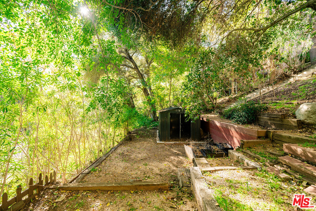 2388 Kimridge Road Beverly Hills, CA 90210 - Photo 47 of 54 a view of outdoor space and yard
