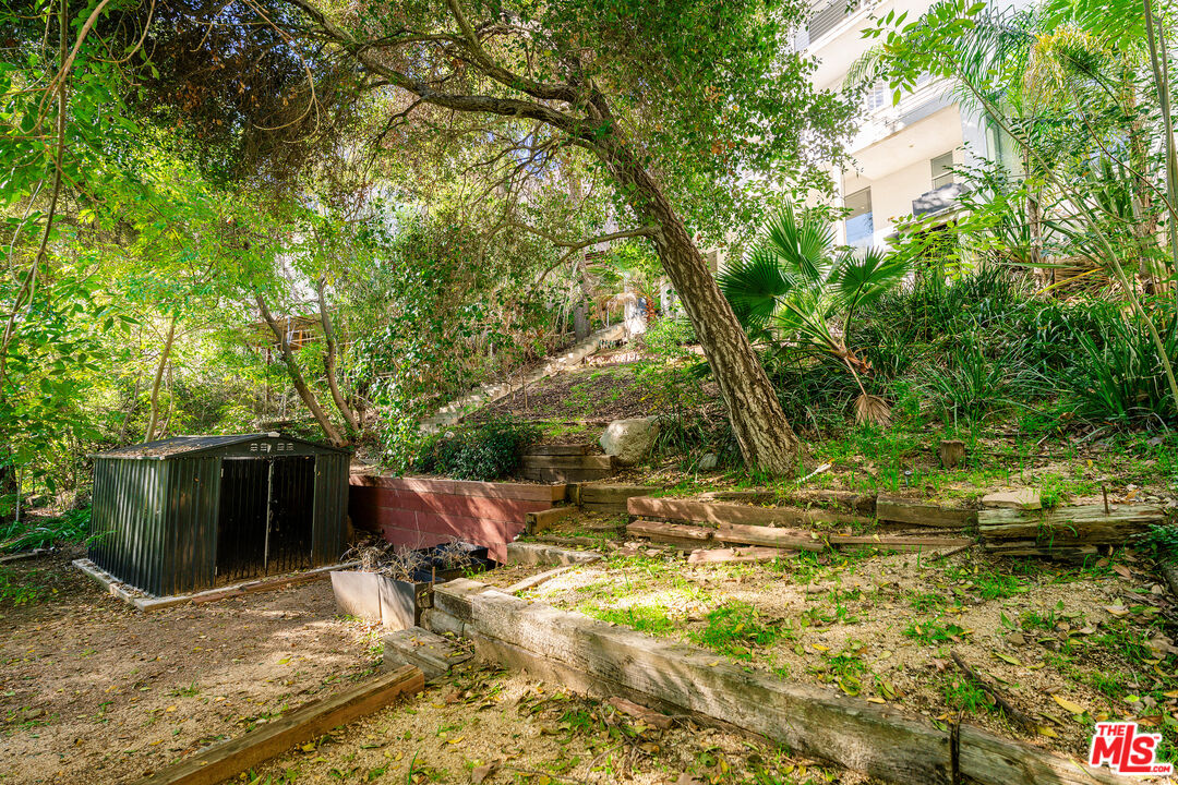 2388 Kimridge Road Beverly Hills, CA 90210 - Photo 48 of 54 a backyard of a house with table and chairs
