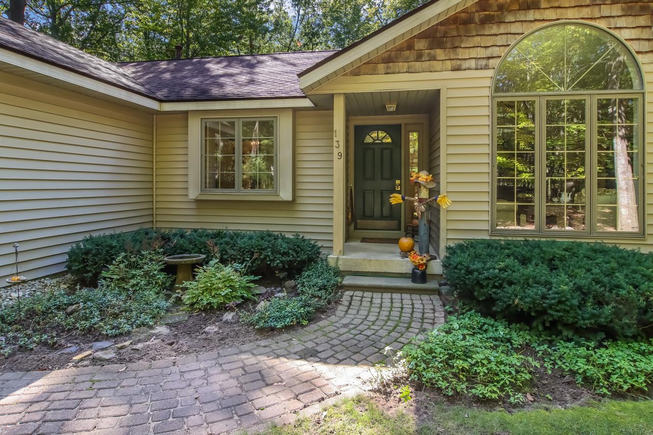 139 West Long Lake Road Traverse City, MI 49685 - Photo 3 of 41 1905592-2.JPG